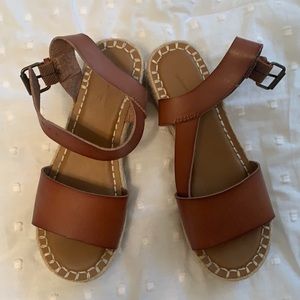Universal Thread Sandals